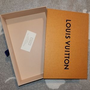 LV wallet box